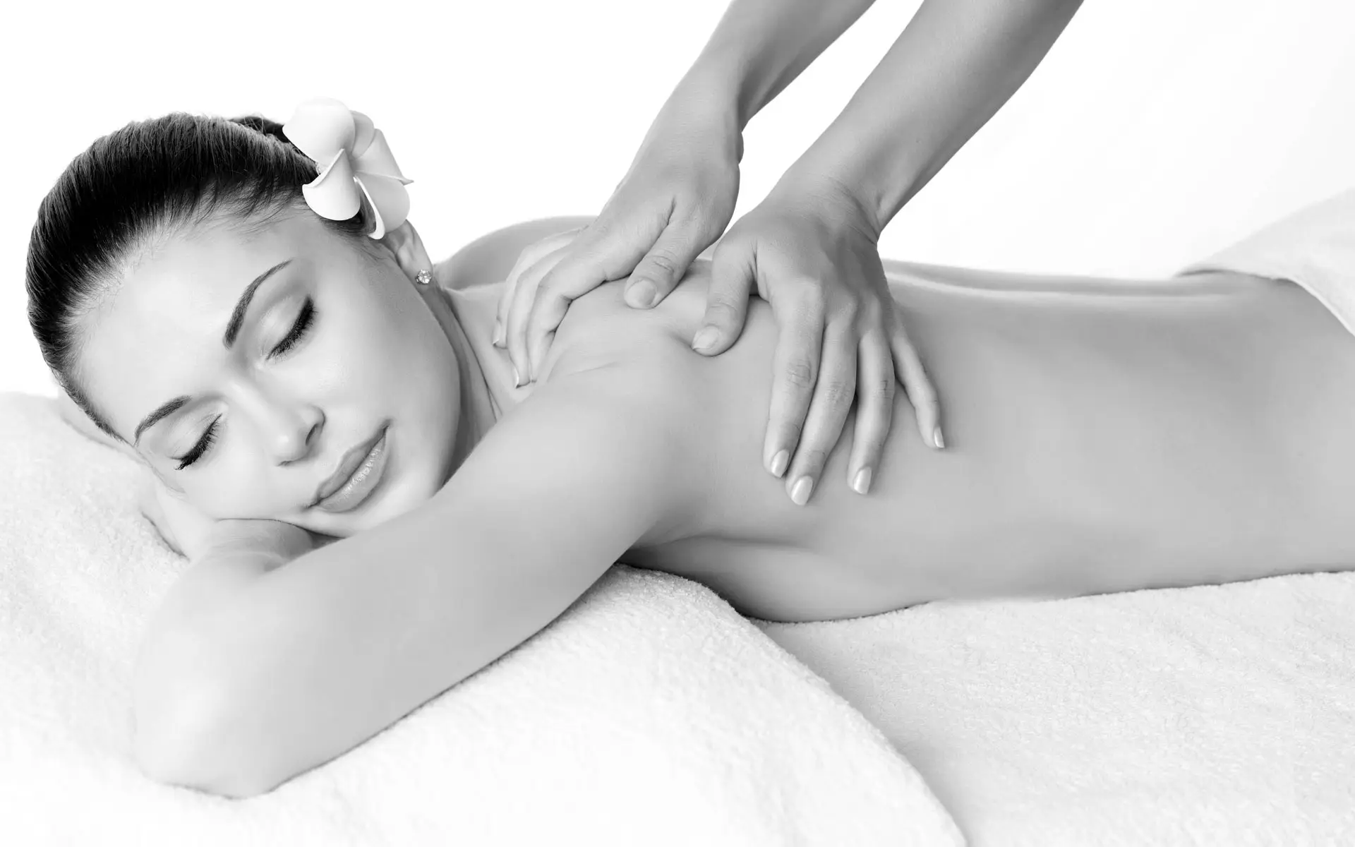 Zabieg masażu i akupunktury w gabinecie MIA MED w Łodzi